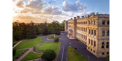 Saint Ignatius' College